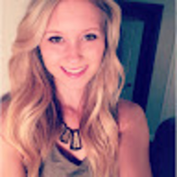 Meet your Posher, Carly - Picture 1 of 1